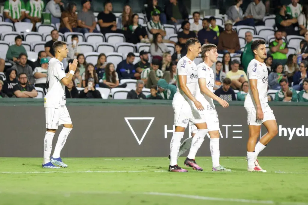 DEIVID WASHINGTON jogador do Santos comemora seu gol – Foto: Robson Mafra/AGIF