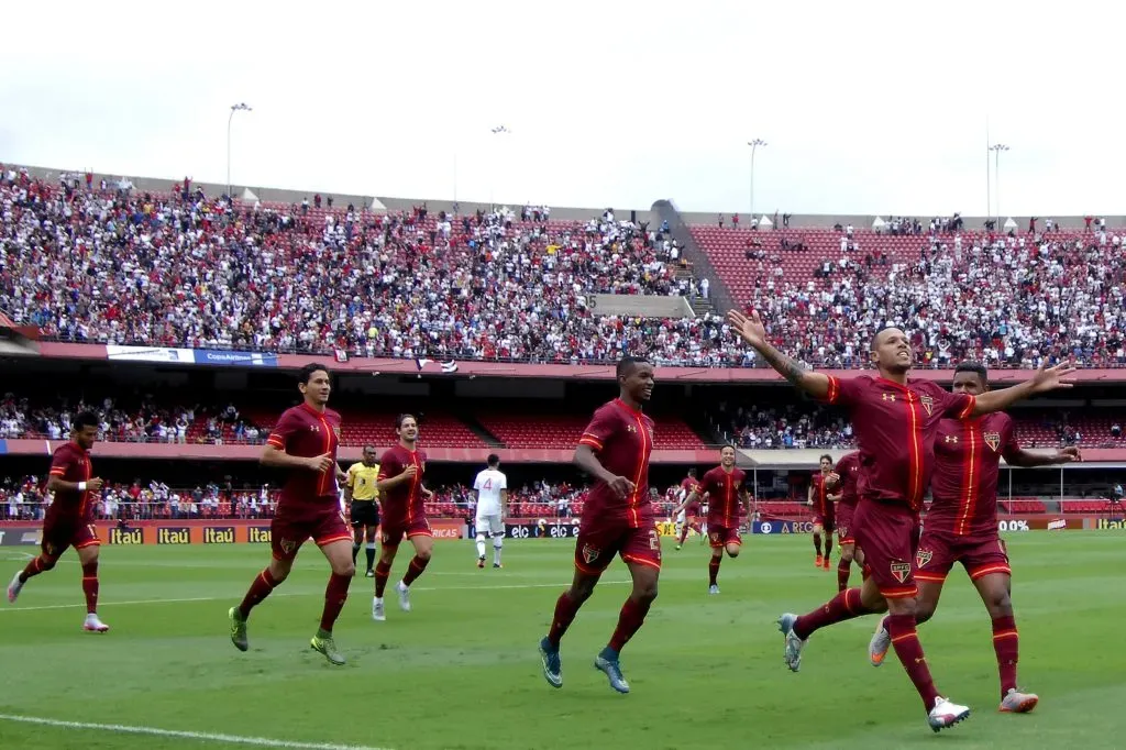 Luis Fabiano, ex-Sao Paulo comemora seu gol durante partida contra o Vasco pelo Campeonato Brasileiro A 2015 no estadio do Morumbi . Foto: Mauro Horita/AGIF