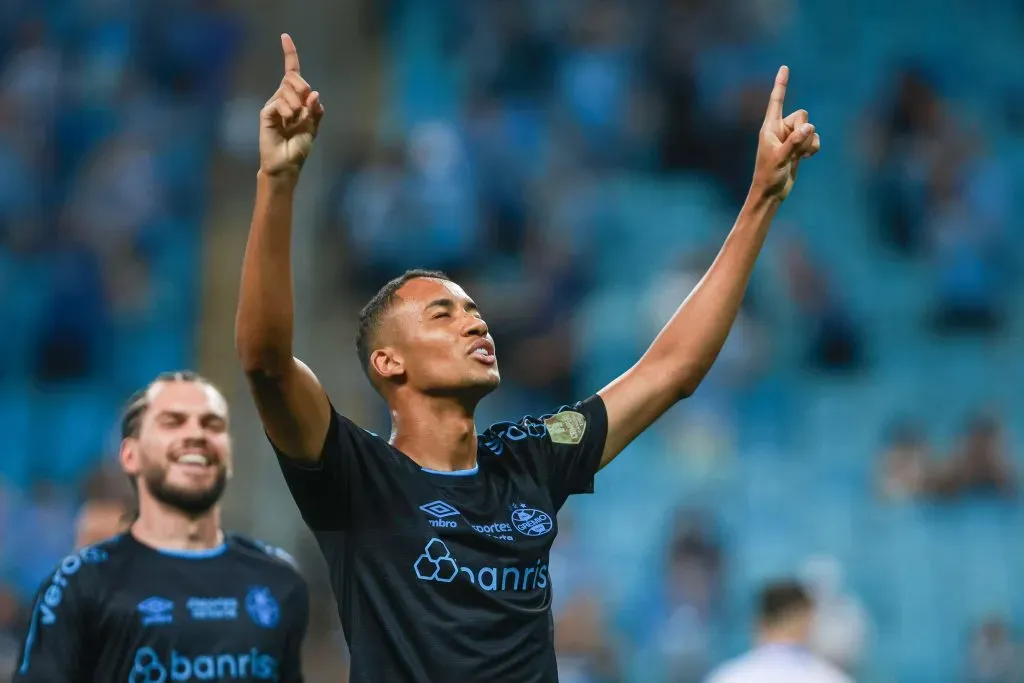 André Henrique comemora gol diante do Novo Hamburgo. Foto: Maxi Franzoi/AGIF