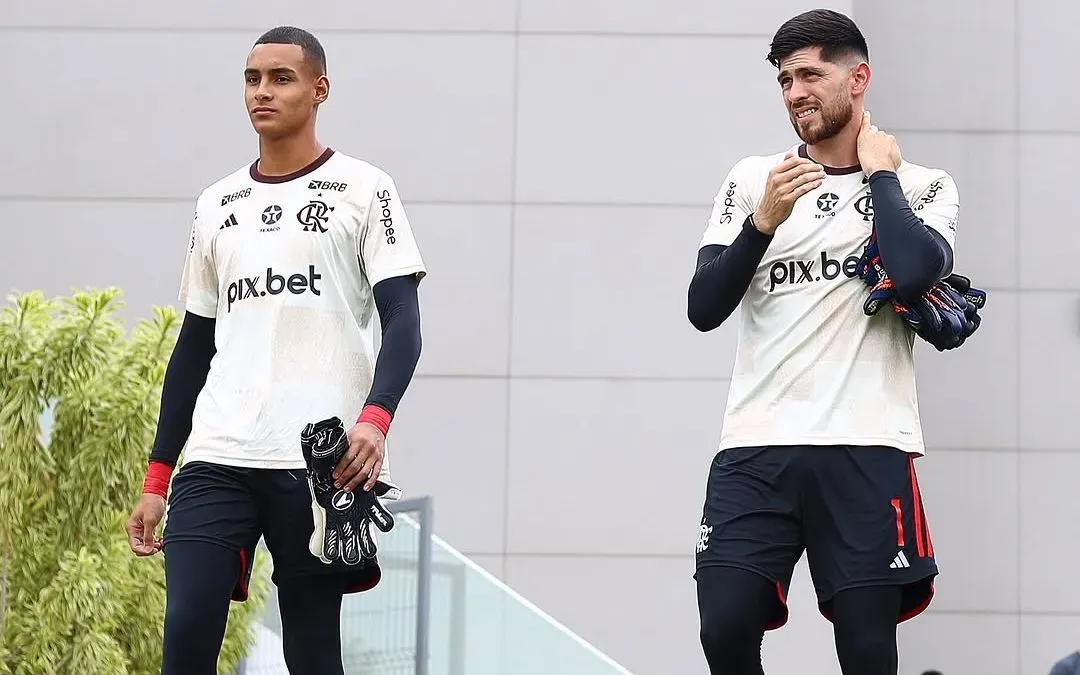 Uniforme de treino da equipe rubro-negra na temporada 2025 com os patrocinadores em destaque. Foto: Foto: Adriano Fontes /CRF