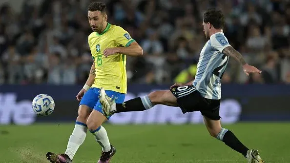 Léo ortiz durante partida. Foto: Marcelo Endelli/Getty Images