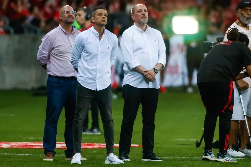 RS – PORTO ALEGRE – 16/01/2025 – AMISTOSO, INTERNACIONAL X MEXICO – Andres D´Alessandro e Alessandro Barcellos presidente do Internacional durante partida contra o Mexico no estadio Beira-Rio pelo campeonato Amistoso. Foto: Luiz Erbes/AGIF