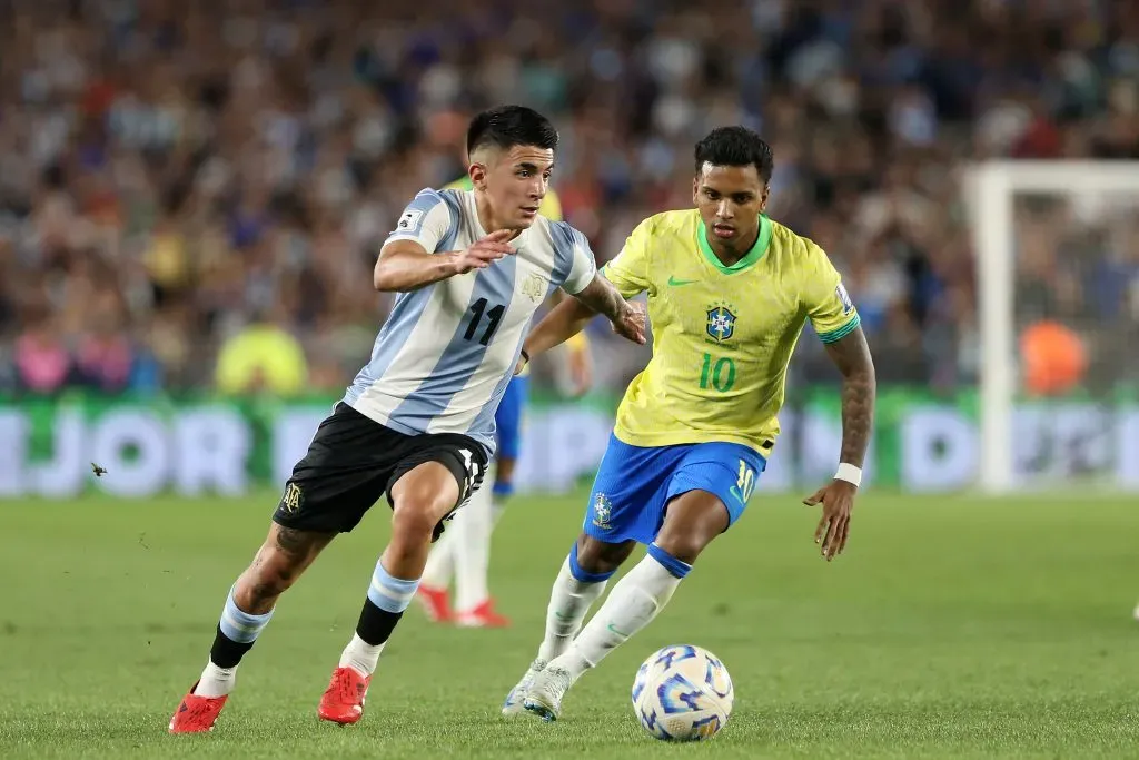 Rodrygo foi pouco efetivo em goleada para a Argentina e foi criticado por imprensa – Foto: Daniel Jayo/Getty Images
