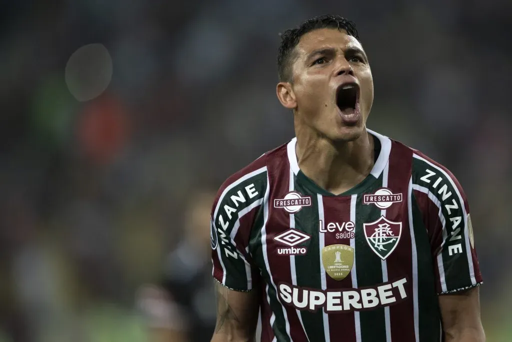 RJ – RIO DE JANEIRO – 20/08/2024 – COPA LIBERTADORES 2024, FLUMINENSE X GREMIO – Thiago Silva jogador do Fluminense comemora classificacao apos partida contra o Gremio no estadio Maracana pelo campeonato Copa Libertadores 2024. Foto: Jorge Rodrigues/AGIF