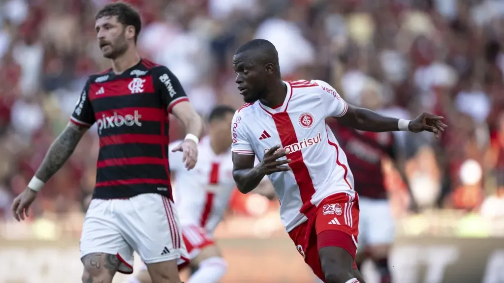 Enner Valencia em campo durante partida entre Flamengo x Internacional – Foto: Jorge Rodrigues/AGIF