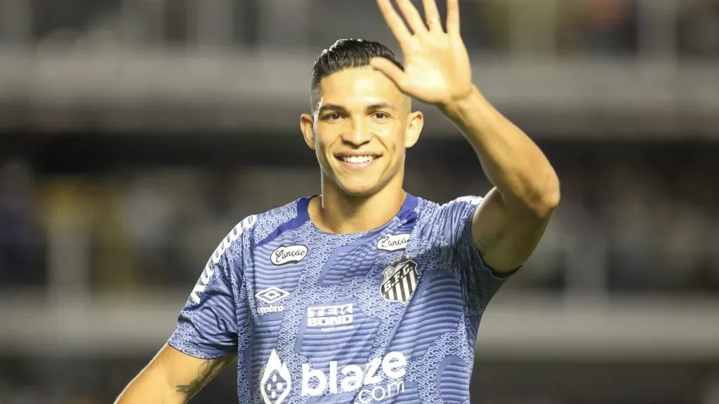 Rodrigo Ferreira está emprestado pelo Santos - (Foto: Reinaldo Campos/AGIF)