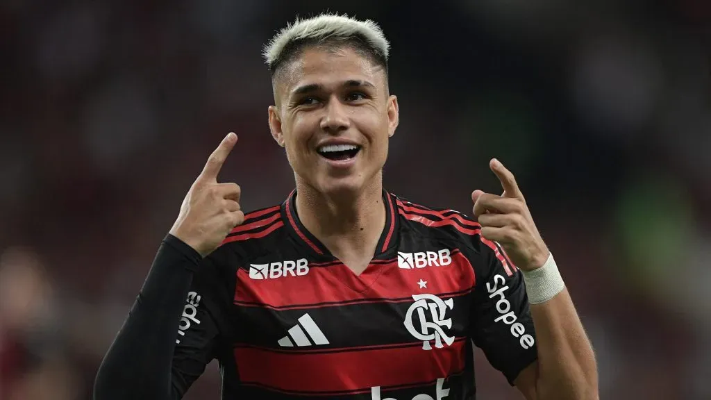 Luiz Araújo comemora gol pelo Flamengo