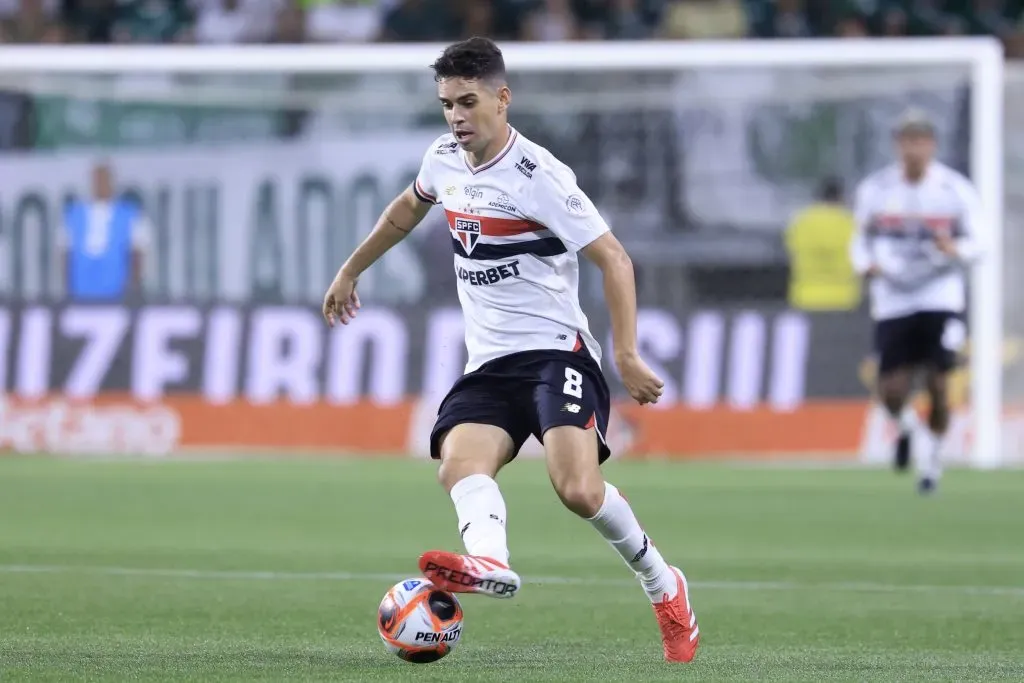 SP – SAO PAULO – 10/03/2025 – PAULISTA 2025, PALMEIRAS X SAO PAULO – Oscar jogador do Sao Paulo durante partida contra o Palmeiras no estadio Arena Allianz Parque pelo campeonato Paulista 2025. Foto: Marcello Zambrana/AGIF
