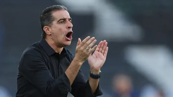 Renato Paiva no comando do Botafogo. Foto: Vitor Silva/Botafogo