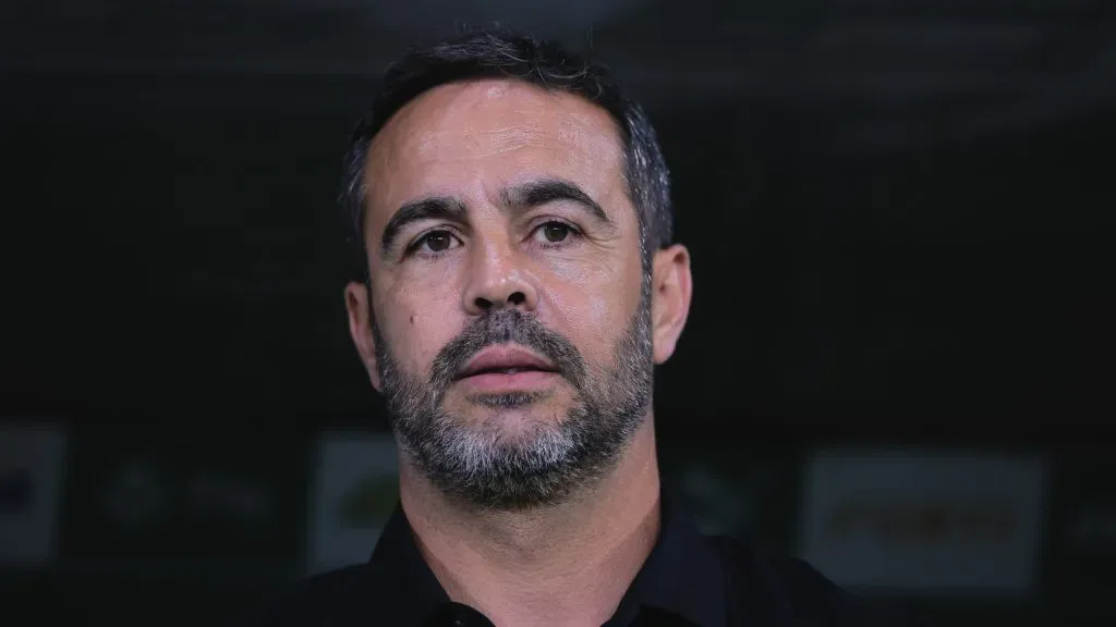 Artur Jorge técnico do Botafogo durante partida contra o Palmeiras no estádio Arena Allianz Parque pelo campeonato Brasileiro A 2024. Foto: Ettore Chiereguini/AGIF