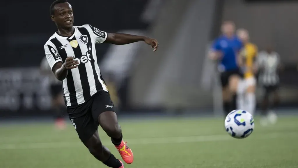 Nathan Fernandes jogador do Botafogo durante partida contra o Novorizontino no estádio Engenhão pelo campeonato Amistoso. Foto: Jorge Rodrigues/AGIF