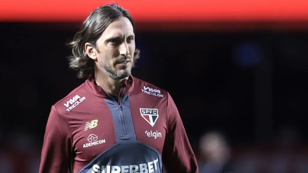 Luis Zubeldia técnico do São Paulo durante partida contra o Novorizontino no estádio Morumbi pelo campeonato Paulista 2025. Foto: Marcello Zambrana/AGIF