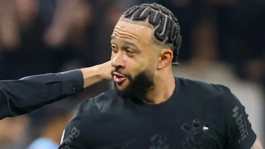 Foto: Joisel Amaral/AGIF – Depay é poupado e ataque do Corinthians vai ter Talles e Romero.