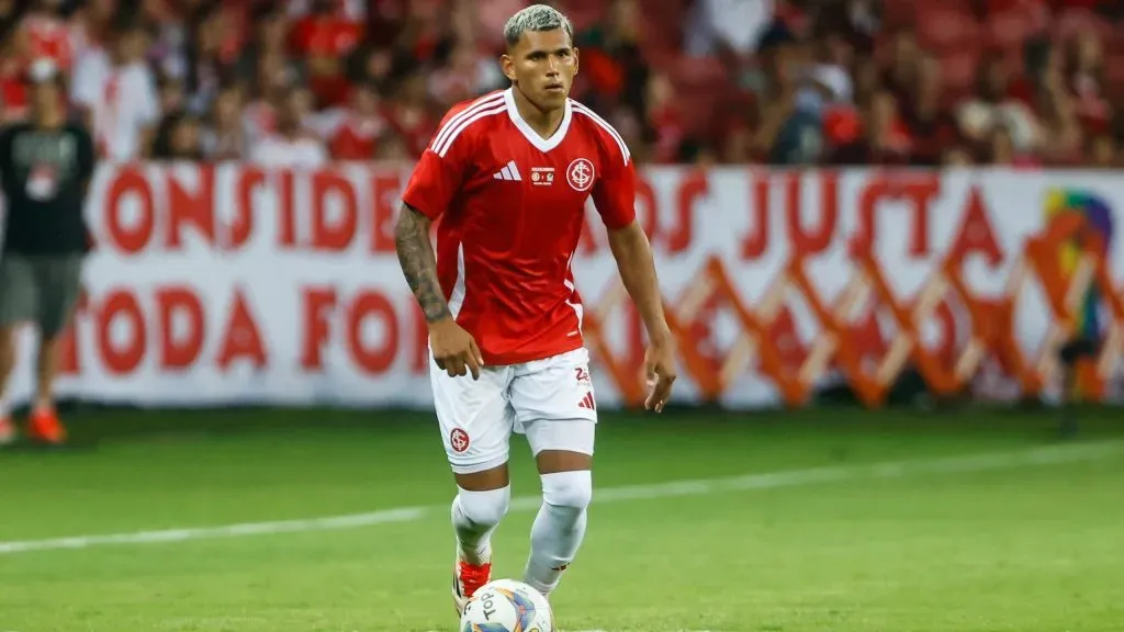 Aguirre jogador do Internacional durante partida contra o México no estádio Beira-Rio pelo campeonato Amistoso. Foto: Luiz Erbes/AGIF