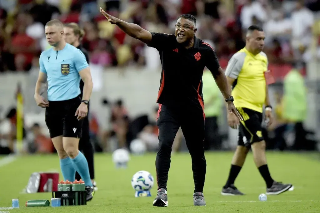 Roger Machado no comando do Internacional. Foto: Alexandre Loureiro/AGIF