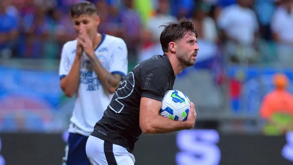 Héctor Hernández comemorando gol. Foto: Walmir Cirne/AGIF