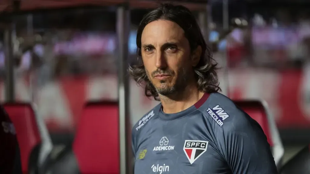 Luís Zubéldia técnico do São Paulo durante partida contra o Sport no estádio Morumbi pelo campeonato Brasileiro A 2025. Foto: Marco Miatelo/AGIF