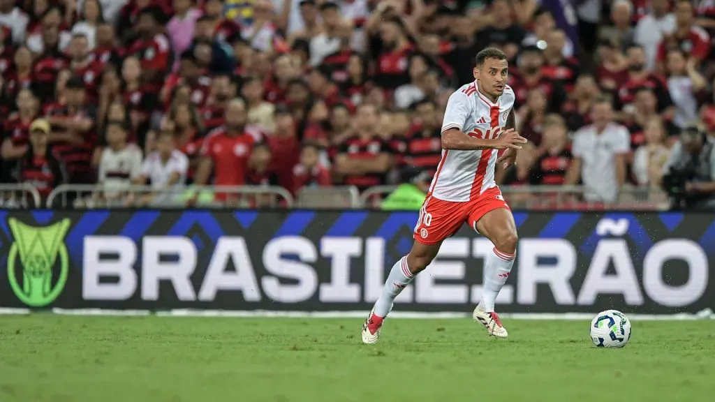 Internacional de Alan Patrick poderá garantir fortuna com o título da Libertadores – Foto: Thiago Ribeiro/AGIF