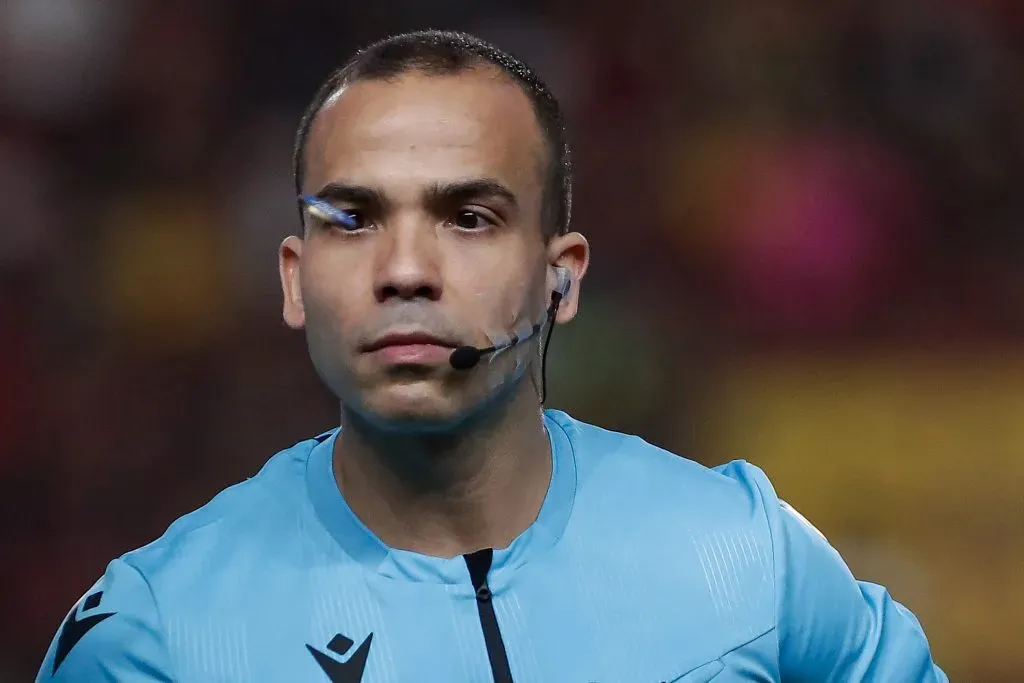 PE – RECIFE – 24/10/2024 – BRASILEIRO B 2024, SPORT X GUARANI – O arbitro Alex Gomes Stefano durante partida entre Sport e Guarani no estadio Ilha do Retiro pelo campeonato Brasileiro B 2024. Foto: Rafael Vieira/AGIF