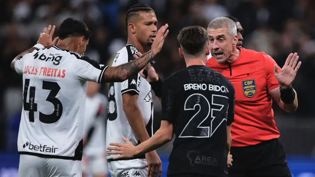 Anderson Daronco, durante partida entre Corinthians e Vasco no estadio Arena Corinthians pelo campeonato Brasileiro A 2025. Foto: Ettore Chiereguini/AGIF