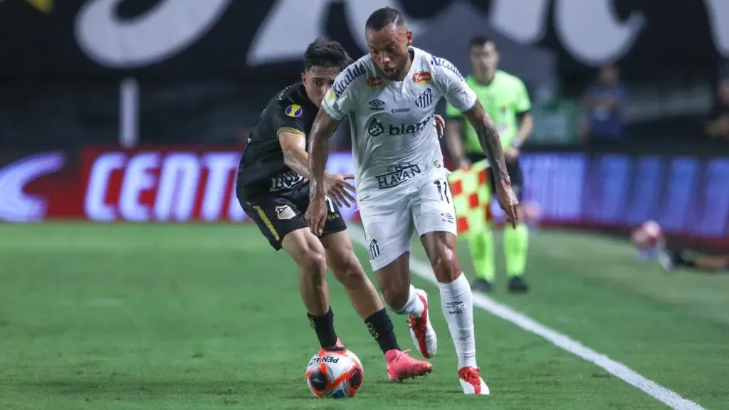 Guilherme durante partida. Foto: Reinaldo Campos/AGIF