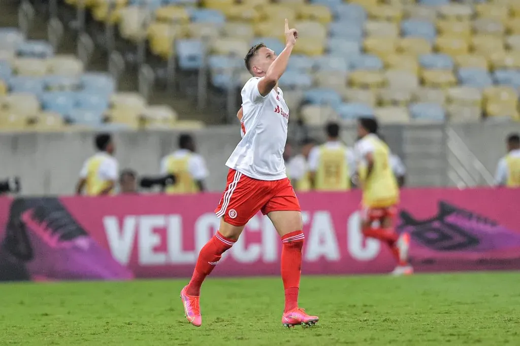 RJ – Rio de Janeiro – 23/04/2022 – BRASILEIRO A 2022, FLUMINENSE X INTERNACIONAL – Alexandre Alemao jogador do Internacional comemora seu gol durante partida contra o Fluminense no estadio Maracana pelo campeonato Brasileiro A 2022. Foto: Thiago Ribeiro/AGIF