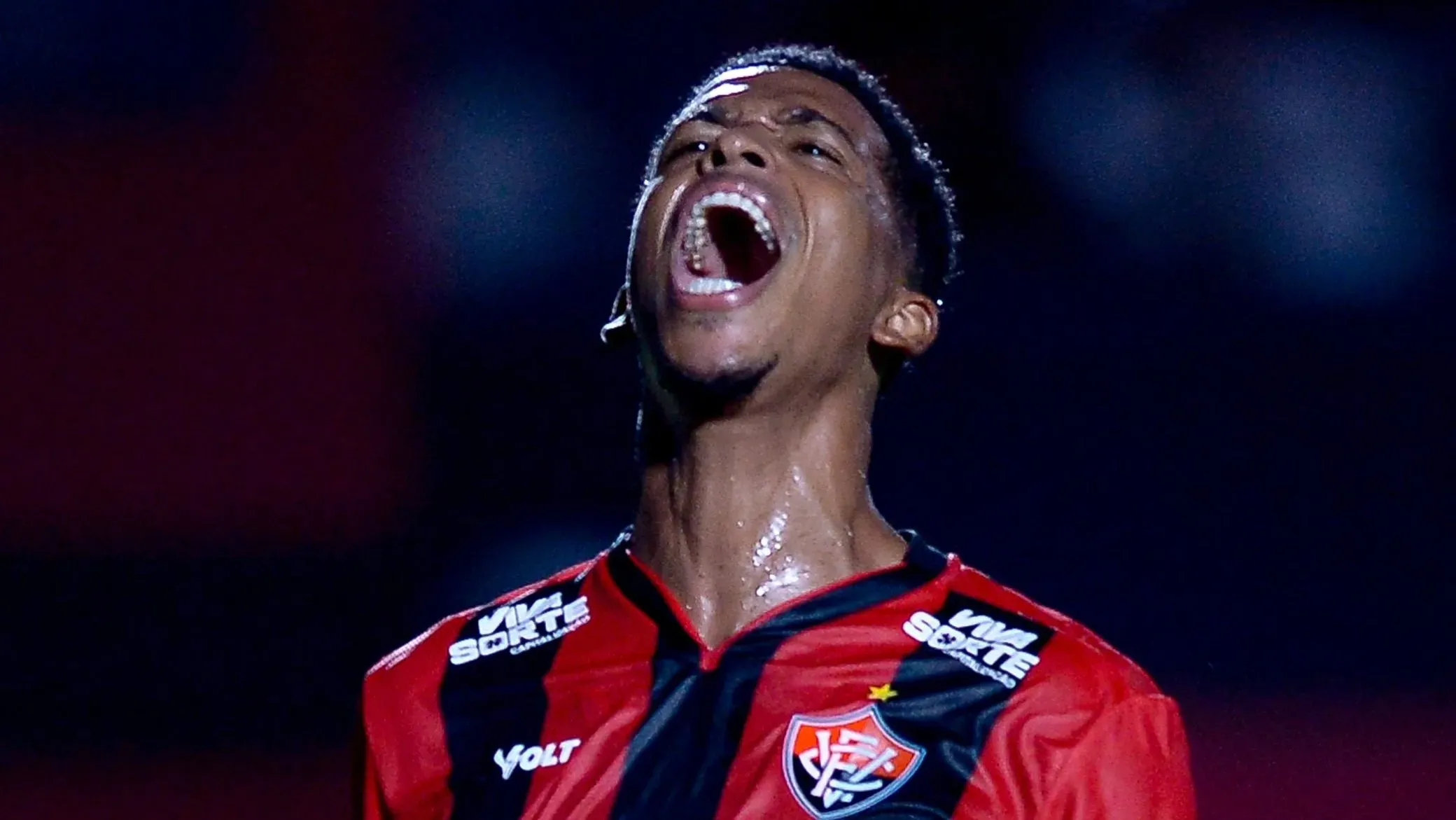 Carlinhos, atacante ex-Flamengo, no Vitória