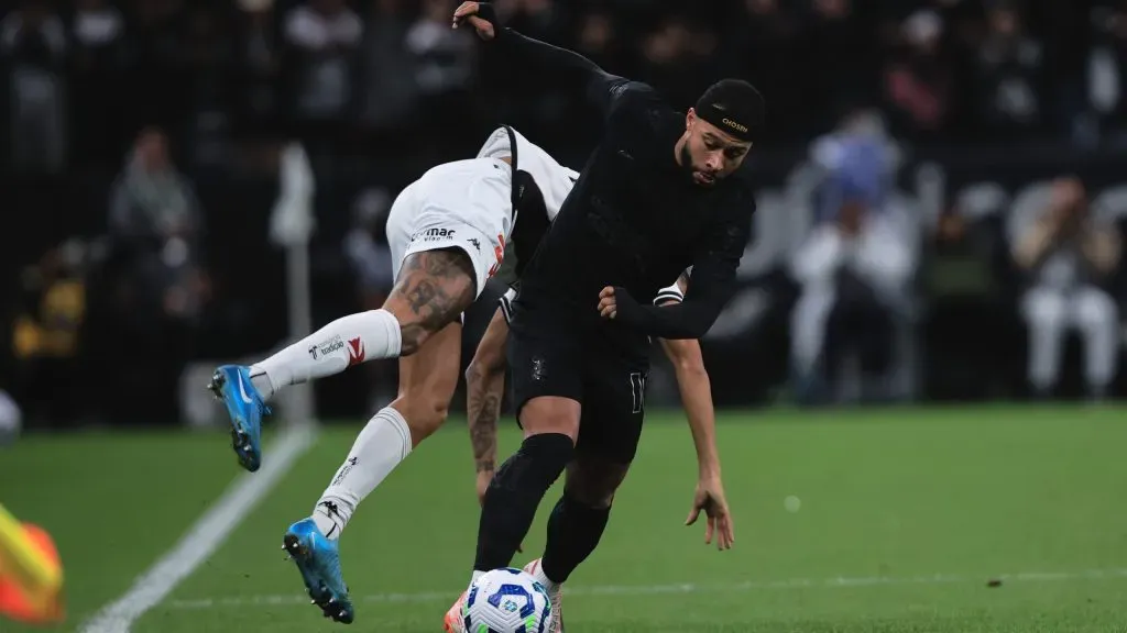 Depay foi destaque contra o Vasco - Foto: Ettore Chiereguini/AGIF