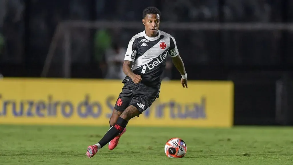 Tchê Tchê jogador do Vasco durante partida contra o Botafogo no estádio São Januário pelo campeonato Carioca 2025. Foto: Thiago Ribeiro/AGIF