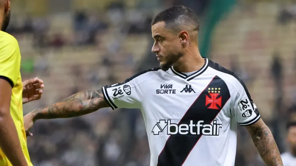 Philippe Coutinho durante partida. Foto: Antonio Pereira/AGIF