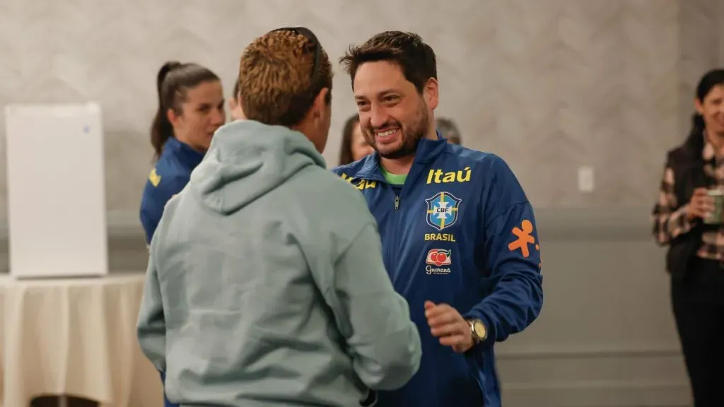 Arthur Elias e a ex-jogadora Sissi