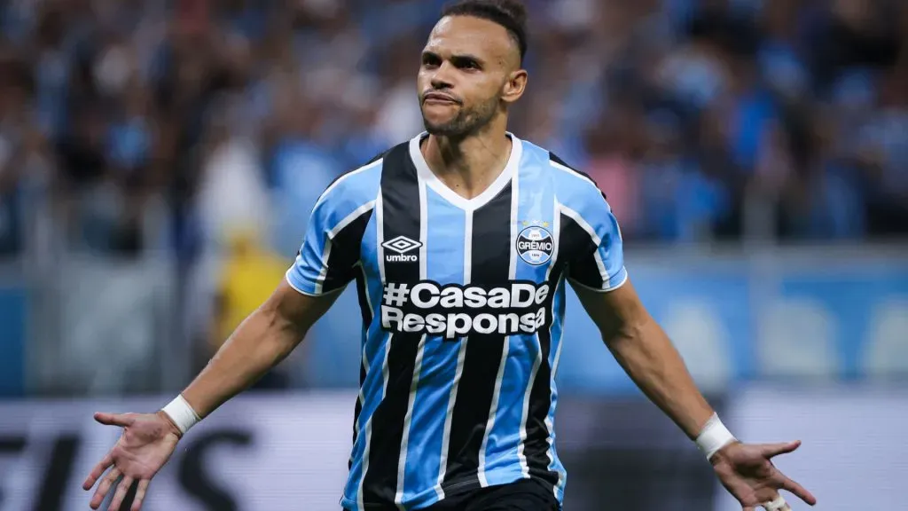 Braithwaite comemorando pelo Grêmio no Gauchão 2025 – Foto: Maxi Franzoi/AGIF