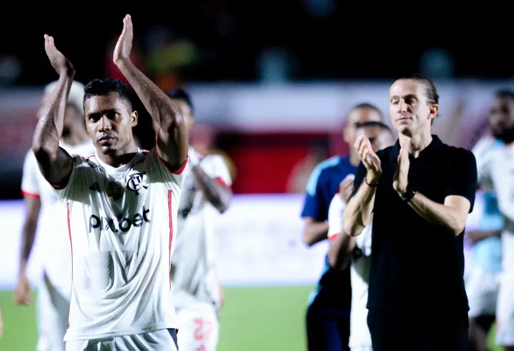 BA – SALVADOR – 06/04/2025 – BRASILEIRO A 2025, VITORIA X FLAMENGO – Filipe Luis tecnico do Flamengo durante partida contra o Vitoria no estadio Barradao pelo campeonato Brasileiro A 2025. Foto: Jhony Pinho/AGIF