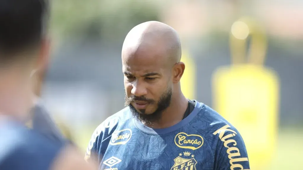 Patrick decepcionou com a camisa do Peixe - Foto: Reinaldo Campos/AGIF