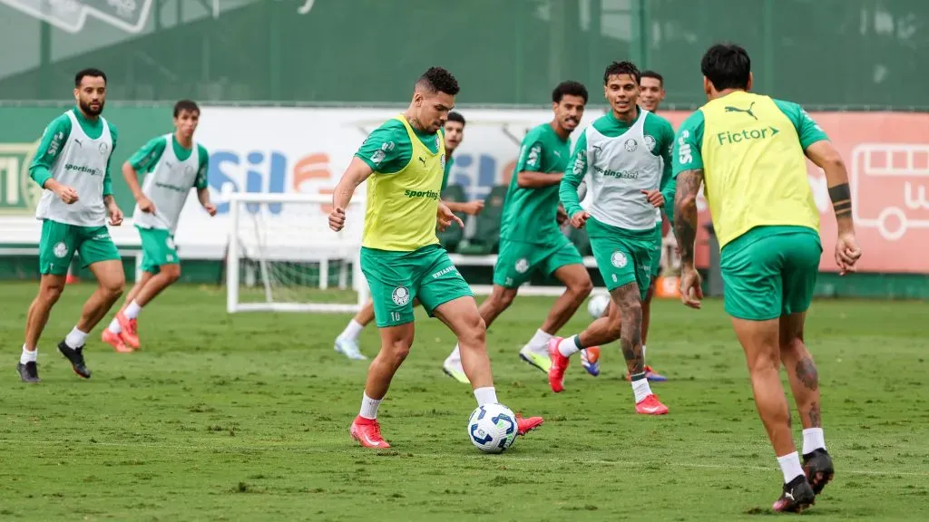 Paulinho vem participando normalmente dos treinamentos - (Foto: Fabio Menotti/Palmeiras/by Canon).