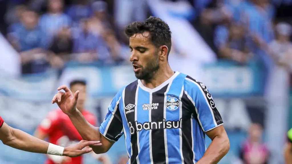 Pepê chegou a ser comparado com Maicon quando chegou. Foto: Maxi Franzoi/AGIF