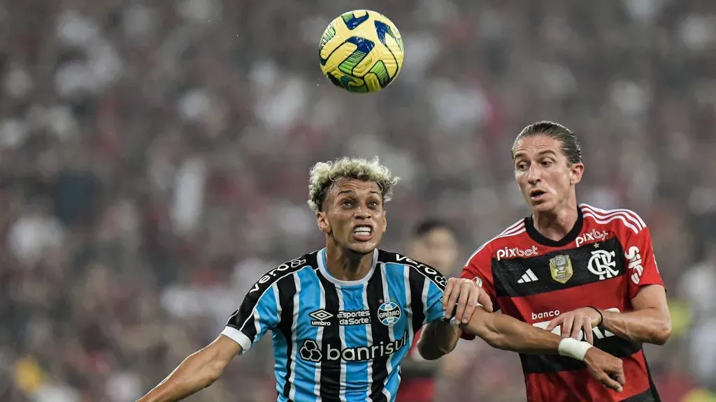 Filipe Luís atuando contra o Imortal em 2023, ainda como LE. Foto: Thiago Ribeiro/AGIF