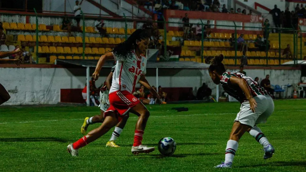 Jogadoras no duelo entre Fluminense e Internacional pelo Brasileirão Feminino