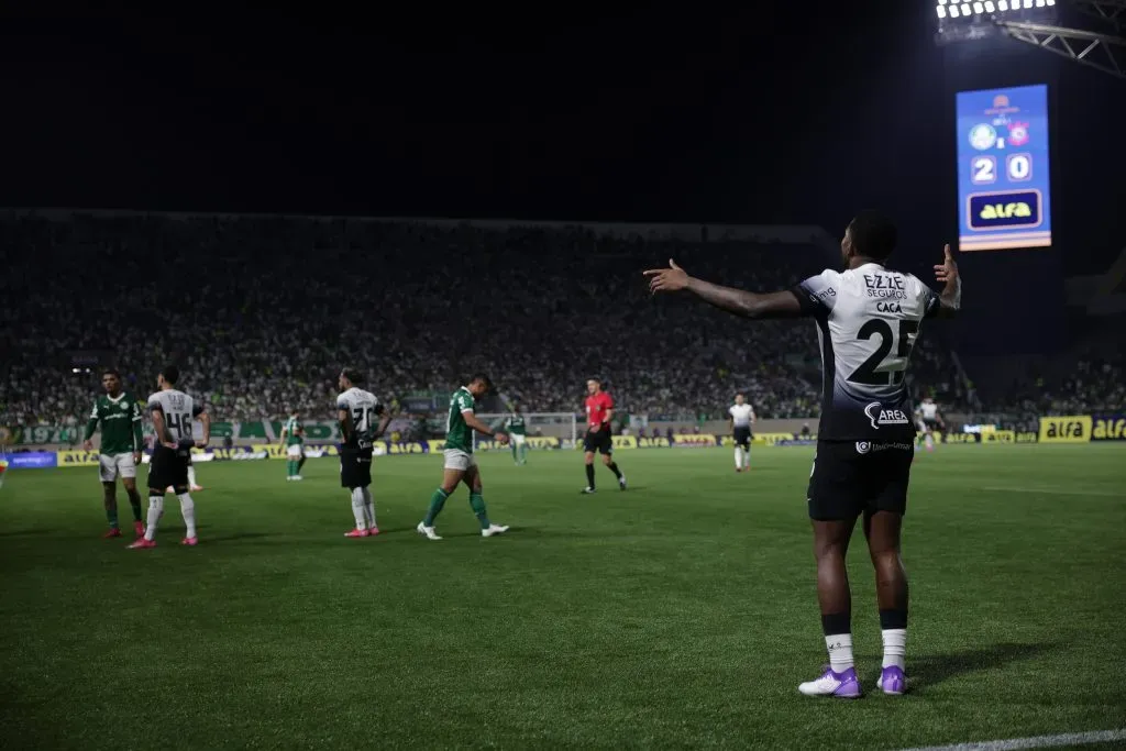 Caca jogador do Corinthians lamenta durante partida contra o Palmeiras – Foto: Ettore Chiereguini/AGIF