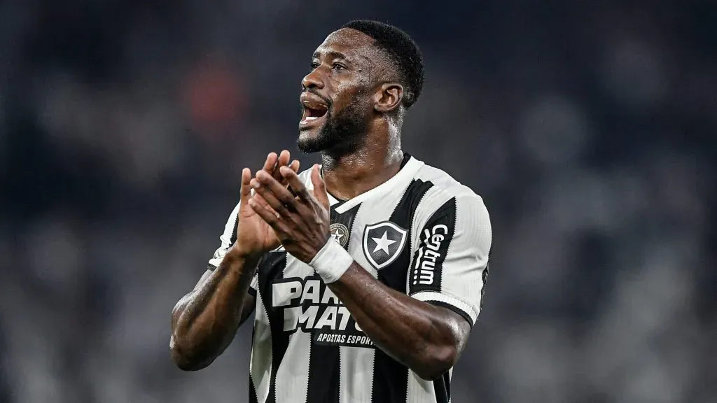 Bastos, zagueiro do Botafogo