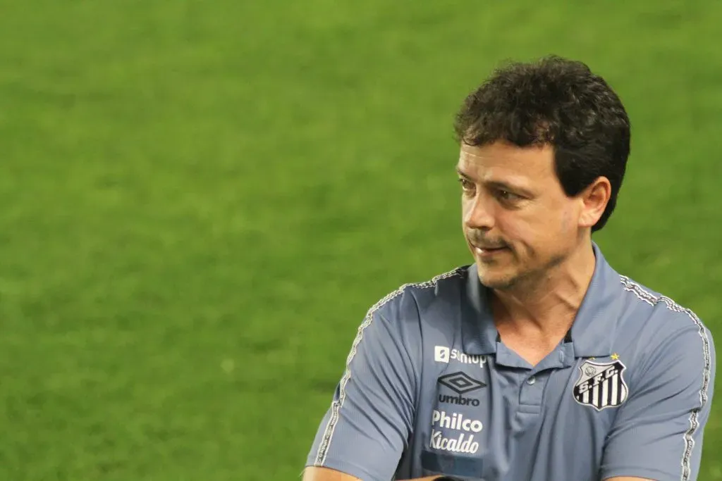 Fernando Diniz em passagem anterior pelo Santos – Foto: Fernanda Luz/AGIF
