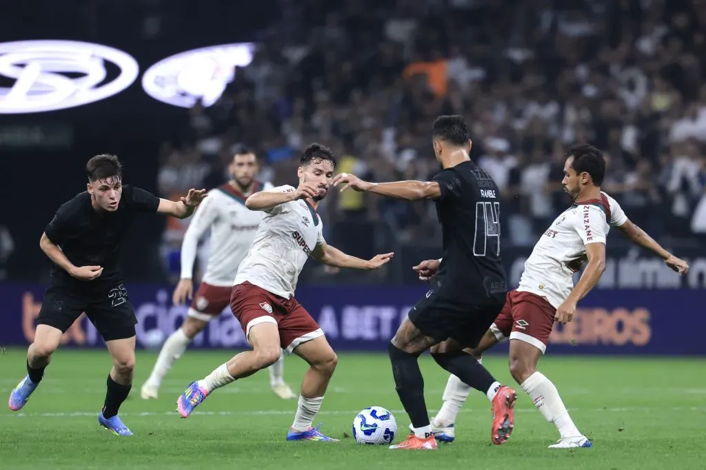 Fluminense foi muito superior ao Corinthians - Foto: Marcello Zambrana/AGIF.