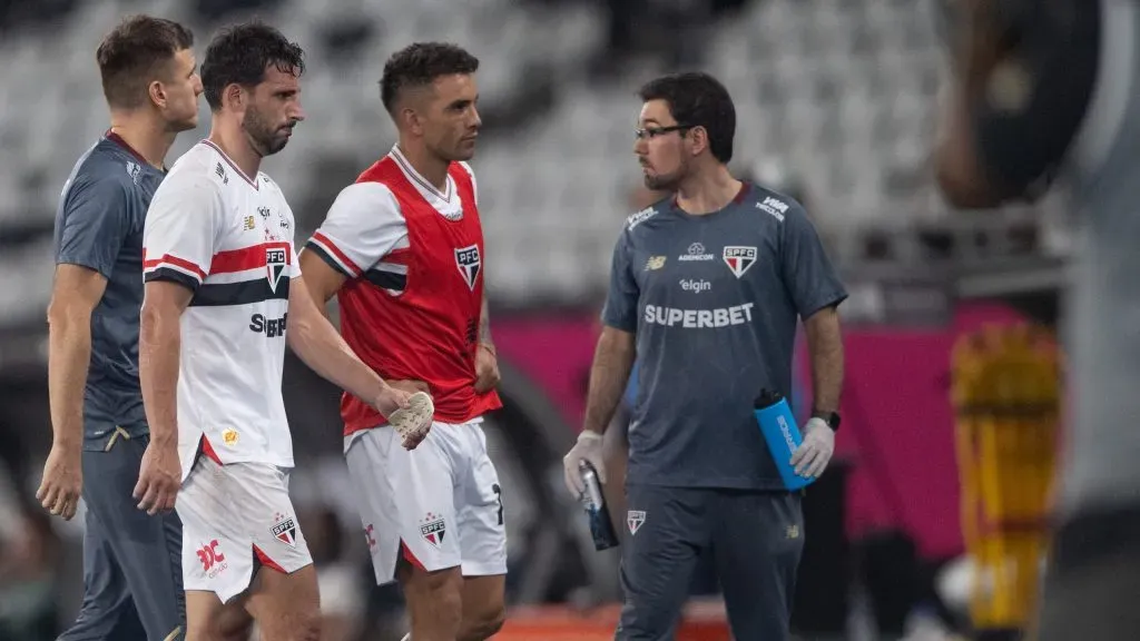 Calleri jogador do São Paulo durante partida contra o Botafogo no estádio Engenhão pelo campeonato Brasileiro A 2025. Foto: Thiago Ribeiro/AGIF