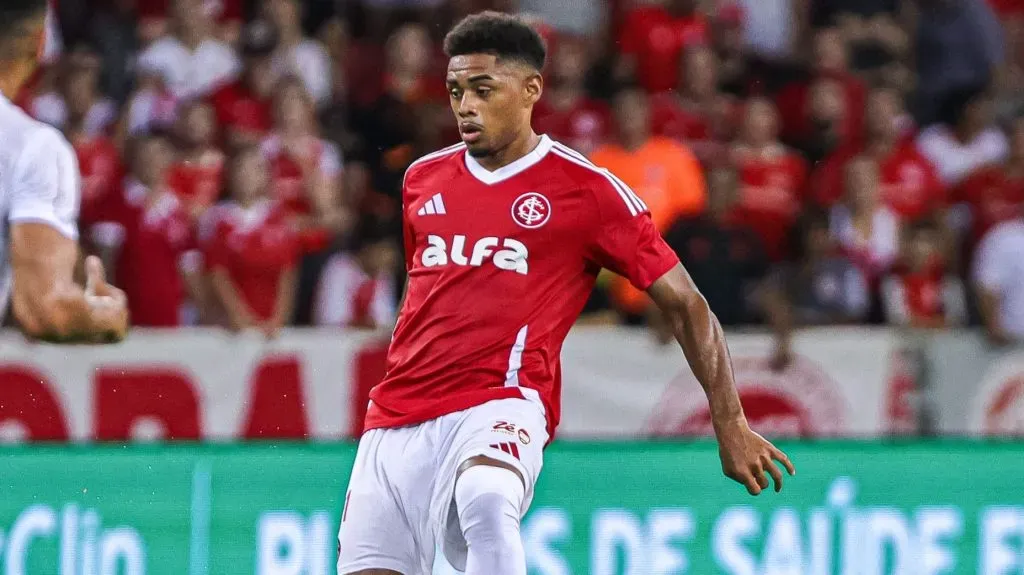 Victor Gabriel jogador do Internacional durante partida contra o Caxias no estádio Beira-Rio pelo campeonato Gaúcho 2025. Foto: Maxi Franzoi/AGIF