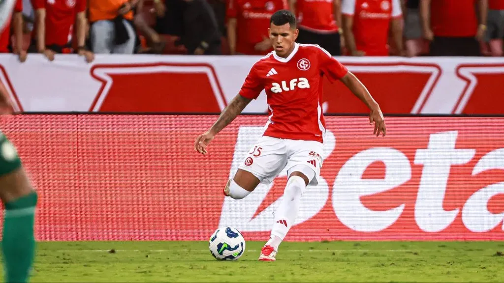 Braian Aguirre jogador do Internacional durante partida contra o Palmeiras no estádio Beira-Rio pelo campeonato Brasileiro A 2025. Foto: Maxi Franzoi/AGIF