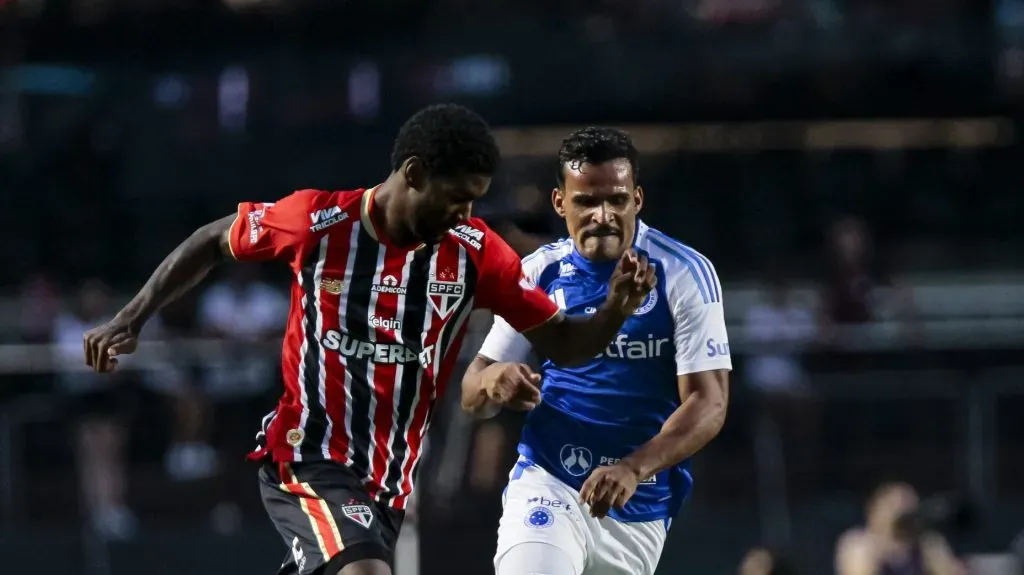 Foto: Marco Miatelo/AGIF – Lucas Ferreira ganha nova chance e Tricolor vai jogar o clássico no 4-3-3.