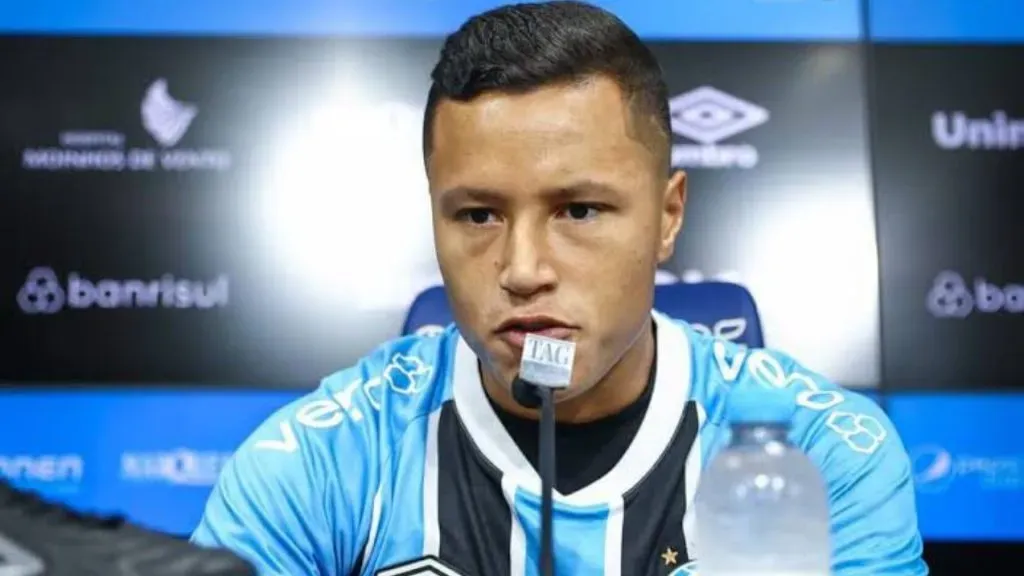 Marlon durante apresentação no Grêmio – Foto: Lucas Uebel/Grêmio