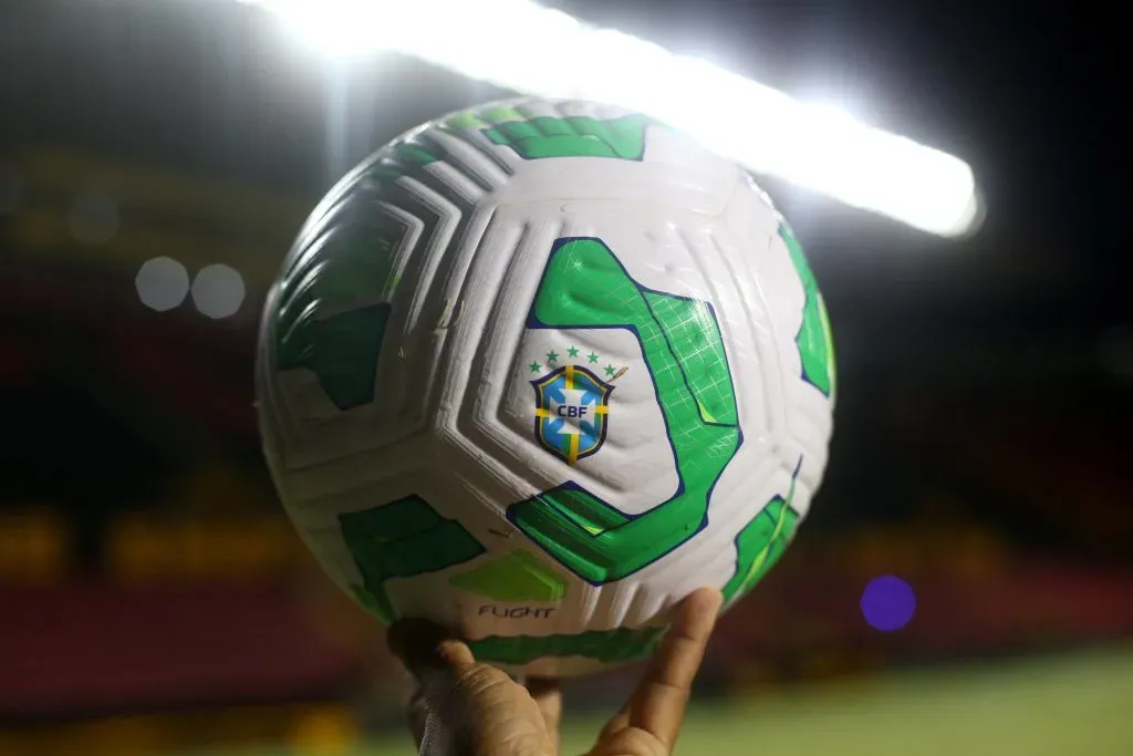 Bola Futebol Feminino. Foto: Marlon Costa/AGIF
