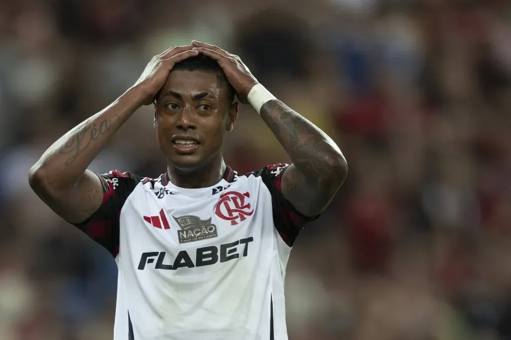 RJ – RIO DE JANEIRO – 19/04/2025 – BRASILEIRO A 2025, VASCO X FLAMENGO – Bruno Henrique jogador do Flamengo lamenta durante partida contra o Vasco no estadio Maracana pelo campeonato Brasileiro A 2025. Foto: Jorge Rodrigues/AGIF