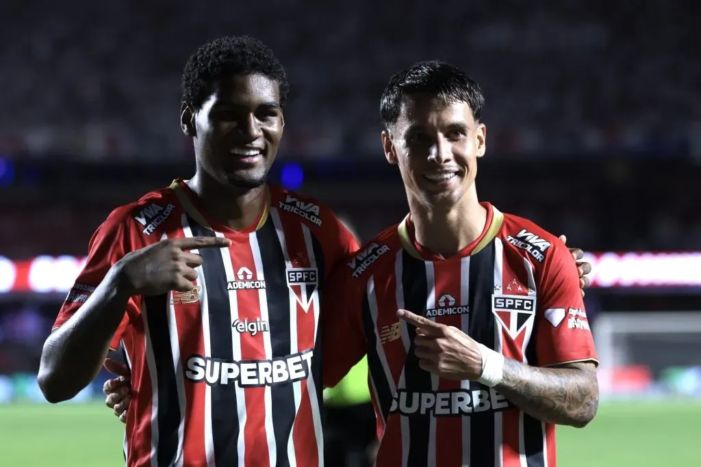 SP – SAO PAULO – 13/04/2025 – BRASILEIRO A 2025, SAO PAULO X CRUZEIRO – Ferreira jogador do Sao Paulo comemora seu gol com Lucas Ferreira jogador da sua equipe durante partida contra o Cruzeiro no estadio Morumbi pelo campeonato Brasileiro A 2025. Foto: Marcello Zambrana/AGIF